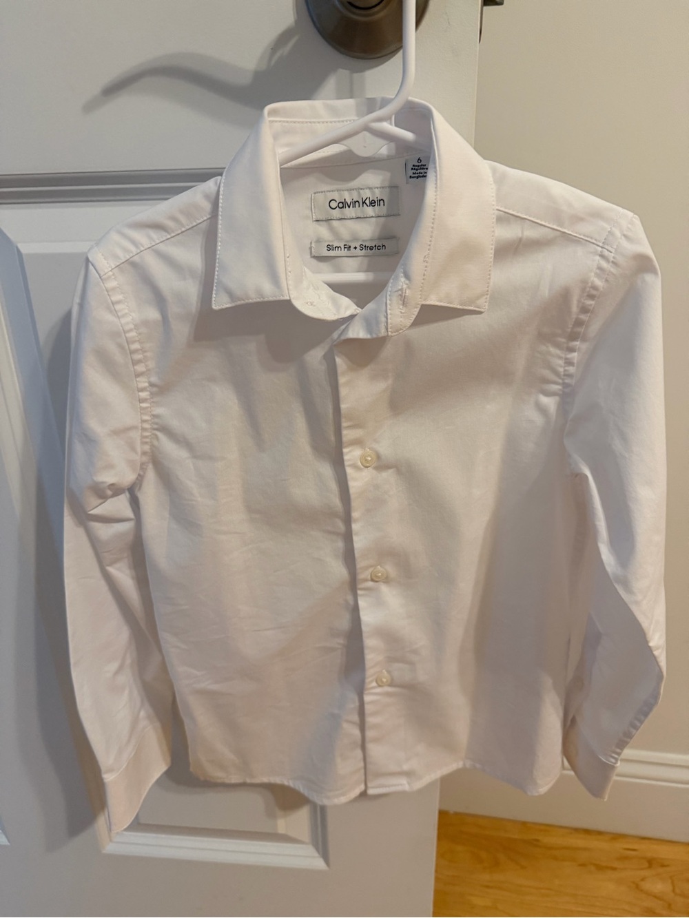 Like New Calvin Klein White Boys' Button-Down Dress Shirt (size 6)
